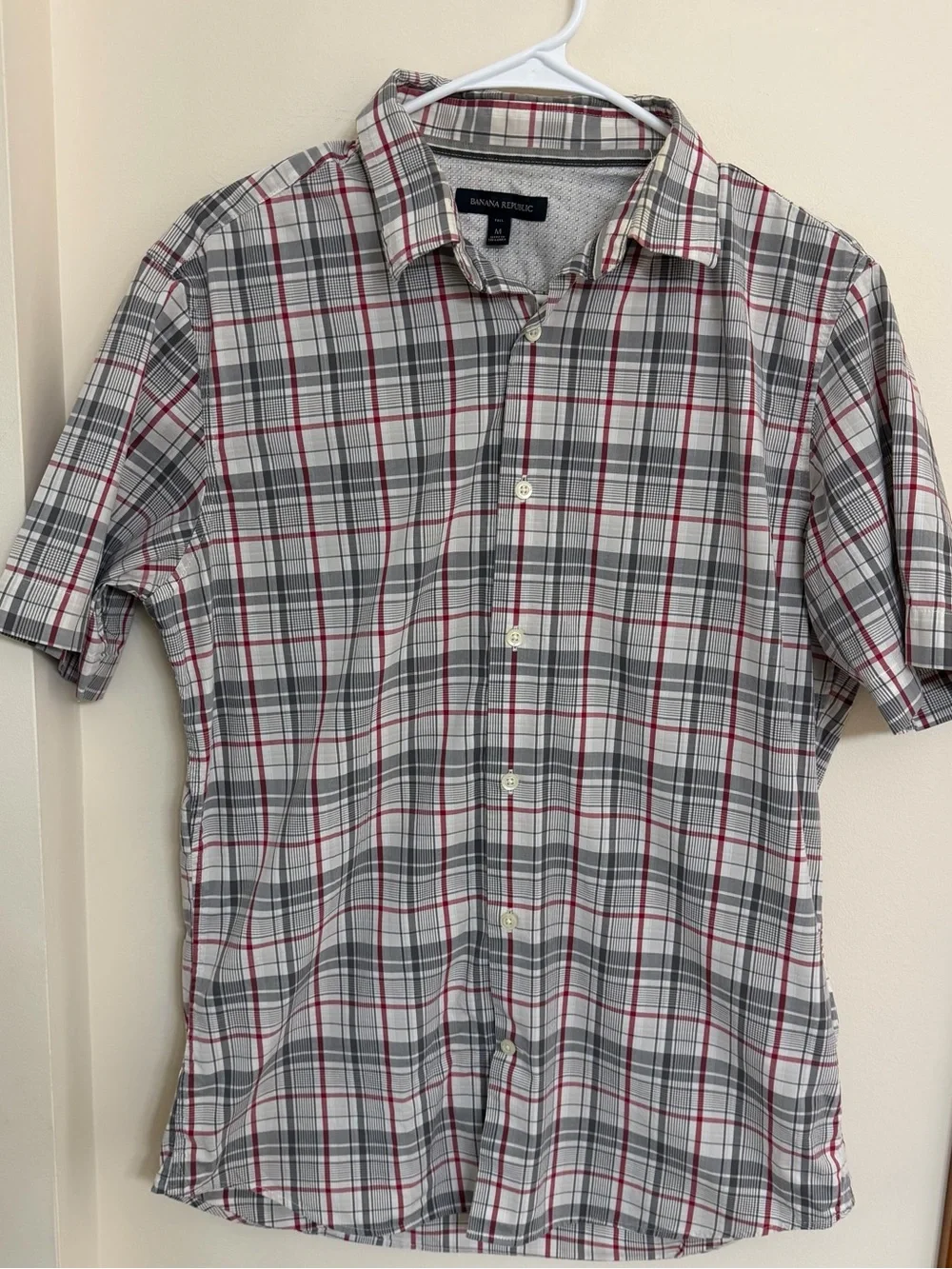 Banana Republic Men’s Gray, White & Red Plaid Short-Sleeve Button-Down Shirt